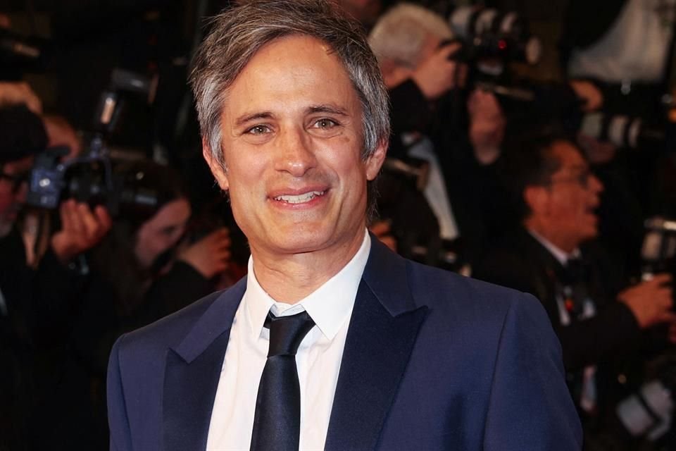 El mexicano Gael García Bernal presentó en Cannes su nueva cinta 'Magalhaes', que pretende reescribir al historia de Filipinas.