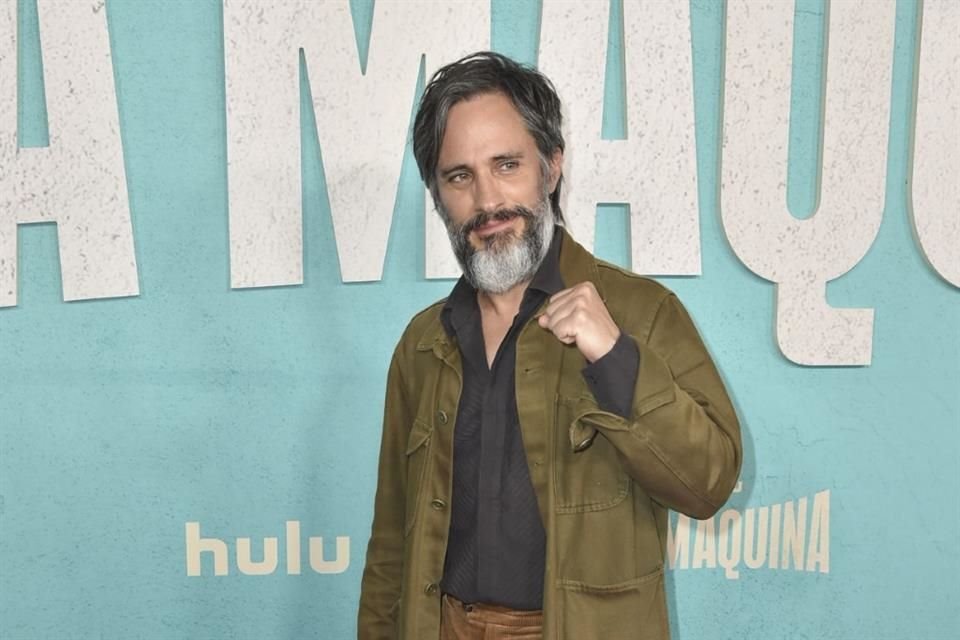 Con dos horas y 40 minutos de duración, la película es protagonizada por el actor mexicano Gael García Bernal, imponente en su papel de conquistador y con un acento portugués impecable.