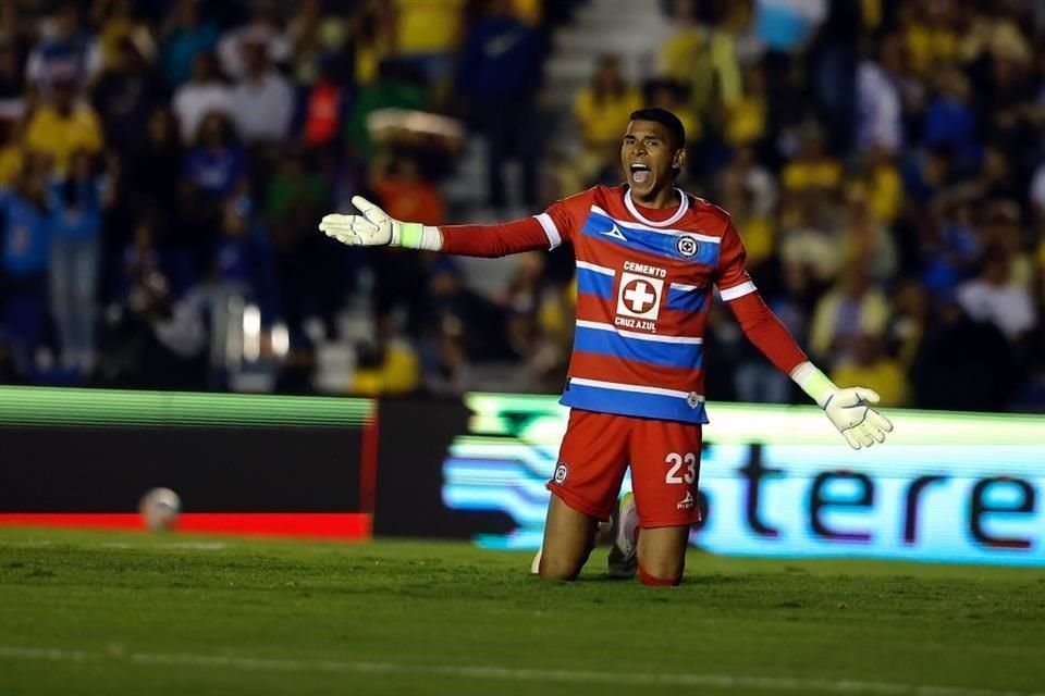 Kevin Mier, quien había sido factor en el arco celeste, cometió una pifia que provocó un penalti y desde ahí vino la resurrección americanista.