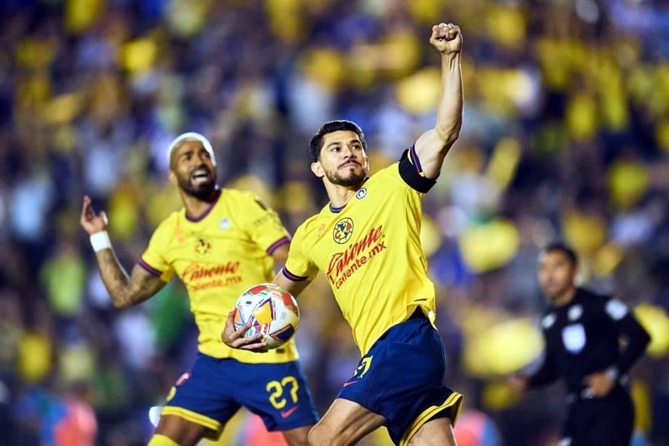 Henry Martín aprovechó la pifia de Kevin Mier para empatar el juego desde los once pasos.
