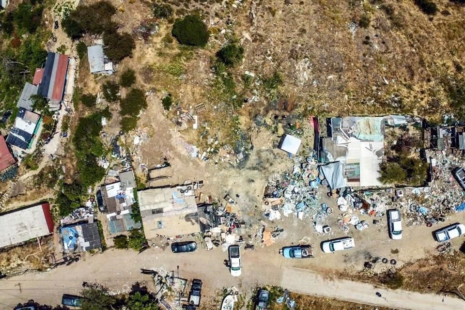 Autoridades han localizado los restos de seis personas en una fosa clandestina ubicada en Colonia Cañón de las Carretas, en Tijuana, BC.