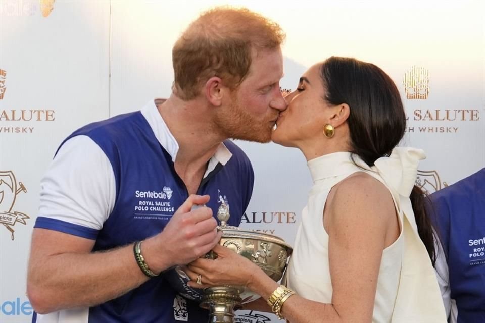 Meghan Markle compartió varias imágenes inéditas de su familia con el Príncipe Enrique, para celebrar su séptimo aniversario de bodas.