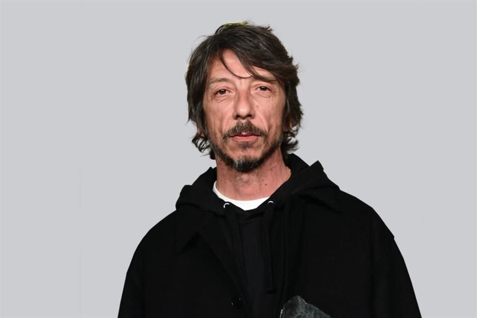 Diseñador consagrado y respetado, considerado maestro de la Alta Costura, Pierpaolo Piccioli aportará su singular visión creativa y su amplia experiencia a Balenciaga.