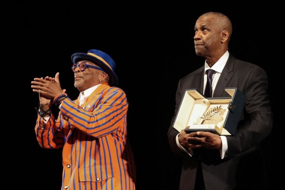 Este reconocimiento inesperado, entregado por Spike Lee, llegó tras la proyección en el Palais des Arts de un video sobre la carrera del histrión.