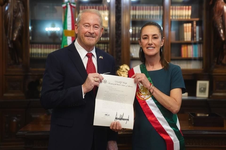 La Presidenta Sheinbaum recibió las cartas credenciales que acreditan a Ronald Johnson como el nuevo Embajador de Estados Unidos en México.
