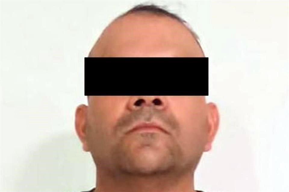 También fue detenido Isidro Guadalupe Martínez, alias 'Chilo', quien se desempeña como subdirector de la Policía Municipal de Hostotipaquillo, Jalisco.