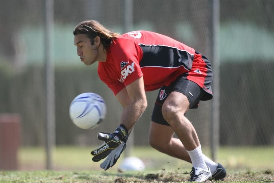 Armando Navarrete o Navita, como también se le conoce, se integra al cuerpo técnico de Gonzalo Pineda como entrenador de porteros.