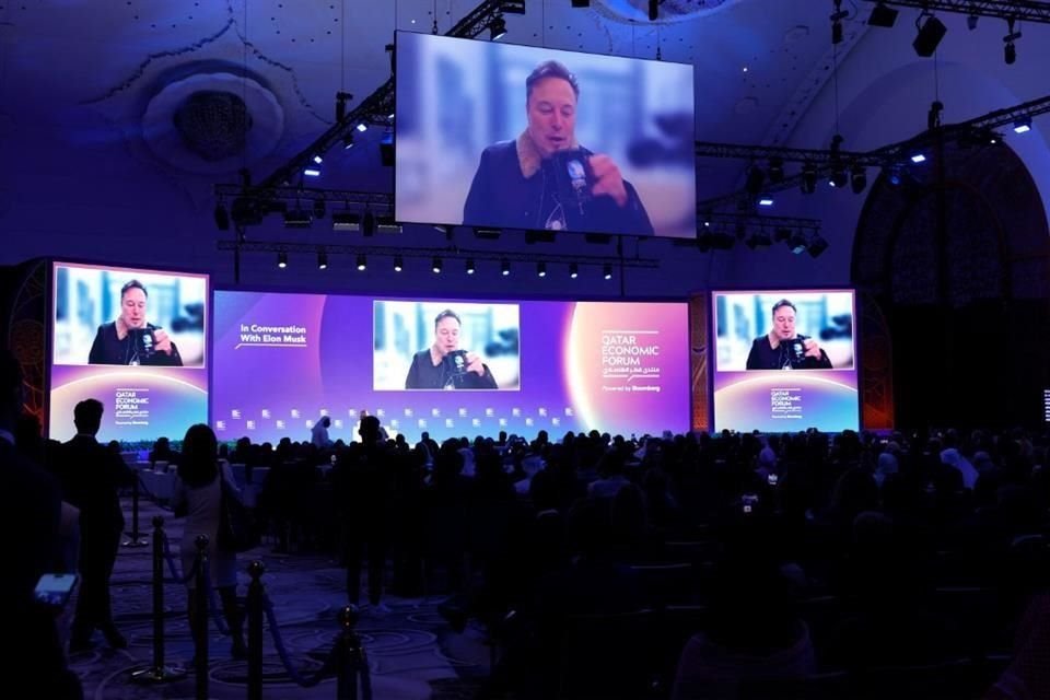Elon Musk durante su discurso en el Foro Económico de Qatar.