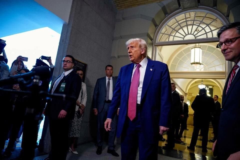 Donald Trump visitó el Capitolio para instar a los republicanos a llegar a un acuerdo sobre el proyecto de ley de recortes fiscales.