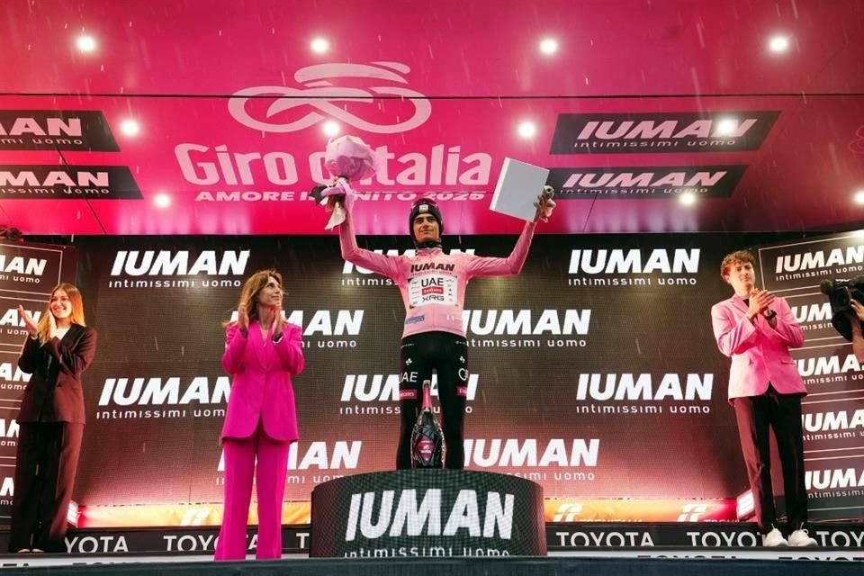 Del Toro busca hacer historia en el Giro.