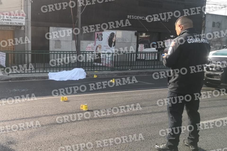 El cuerpo de José Muñoz quedó sobre la banqueta, cerca de un paso subterráneo de la Calzada de Tlalpan.