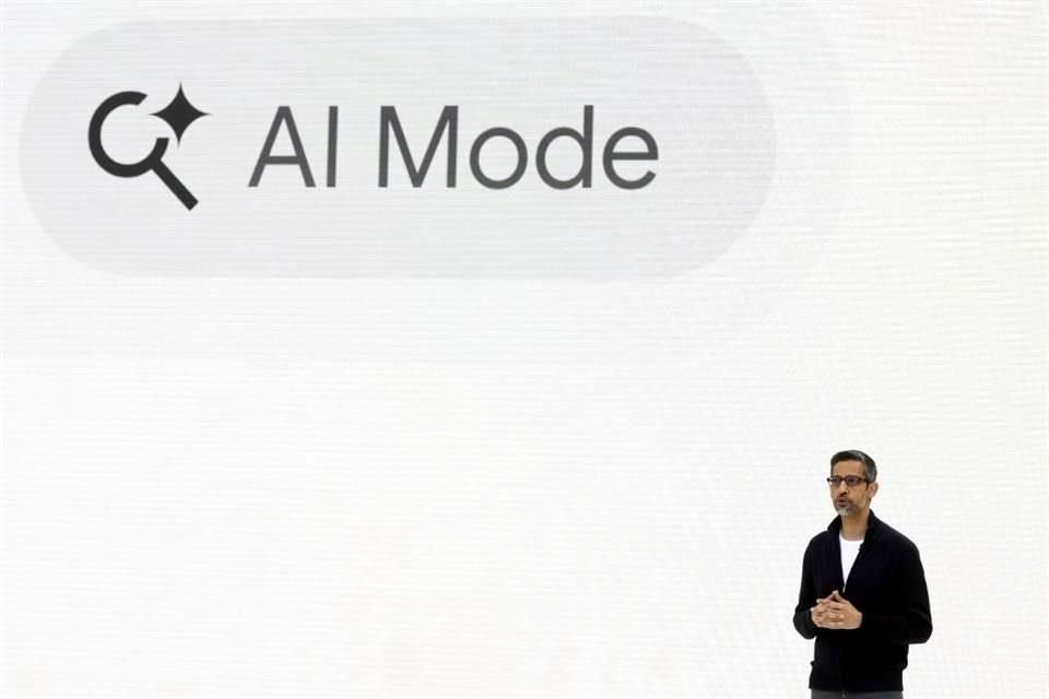 El director ejecutivo de Alphabet, Sundar Pichai, habla durante un evento de Google I/O en Mountain View, California.