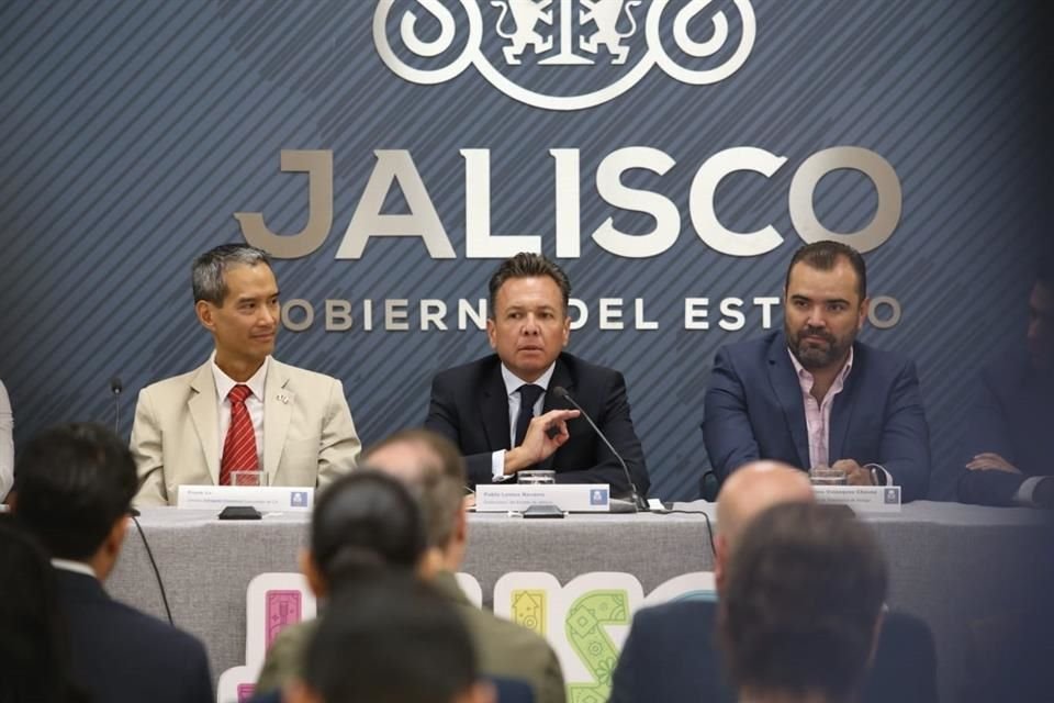 Pablo Lemus, durante anuncio de nuevos vuelos entre Jalisco y Canadá.