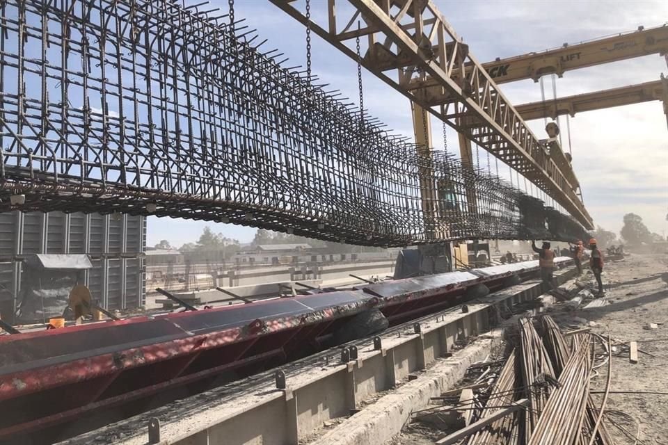 Por la demolición de un puente se ha dejado únicamente un carril en la carretera San Luis Potosí-GDL y la carretera Irapuato-GDL.