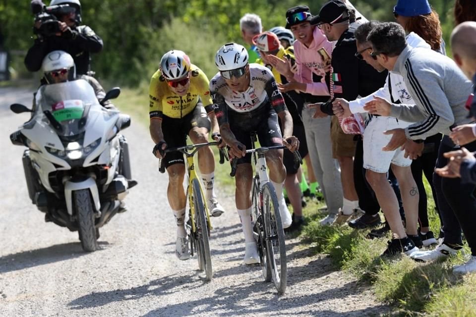 Los mejores ciclistas del mundo compiten etapa a etapa por la gloria italiana.