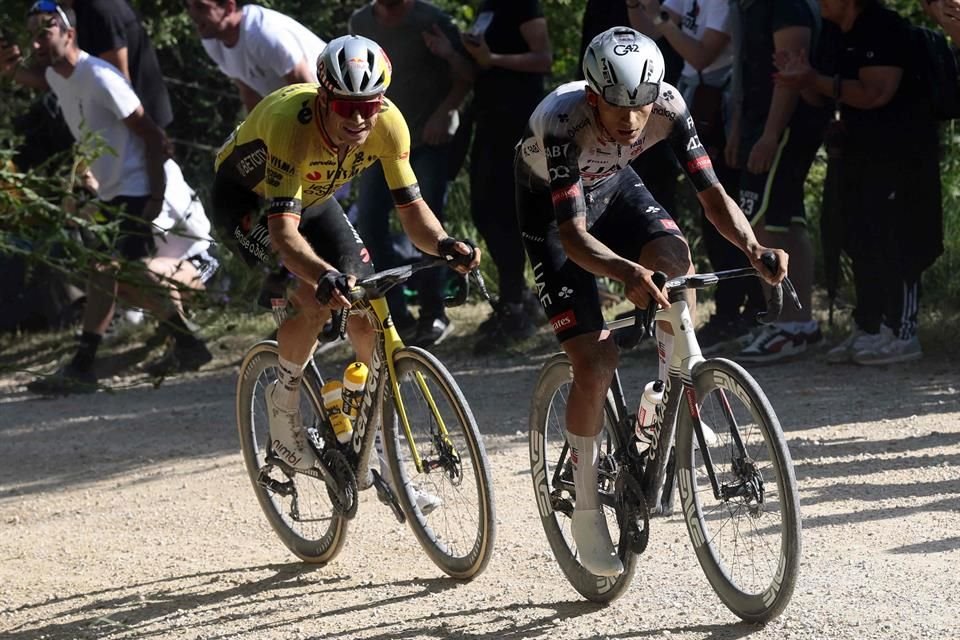 Wout van Aert persigue al mexicano.