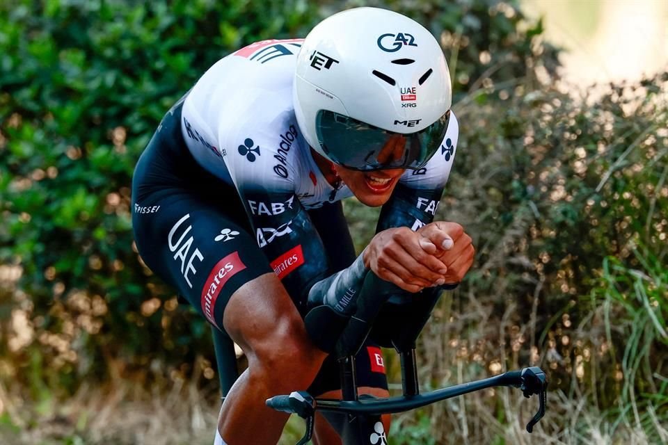 Es Isaac del Toro el primer ciclista mexicano en ponerse el suéter de líder en el Giro de Italia.