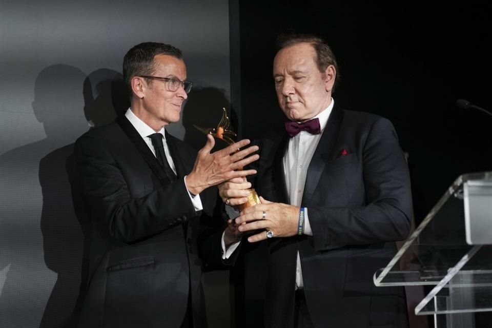 El actor recibió un premio a la trayectoria durante una gala organizada por el Better World Fund.