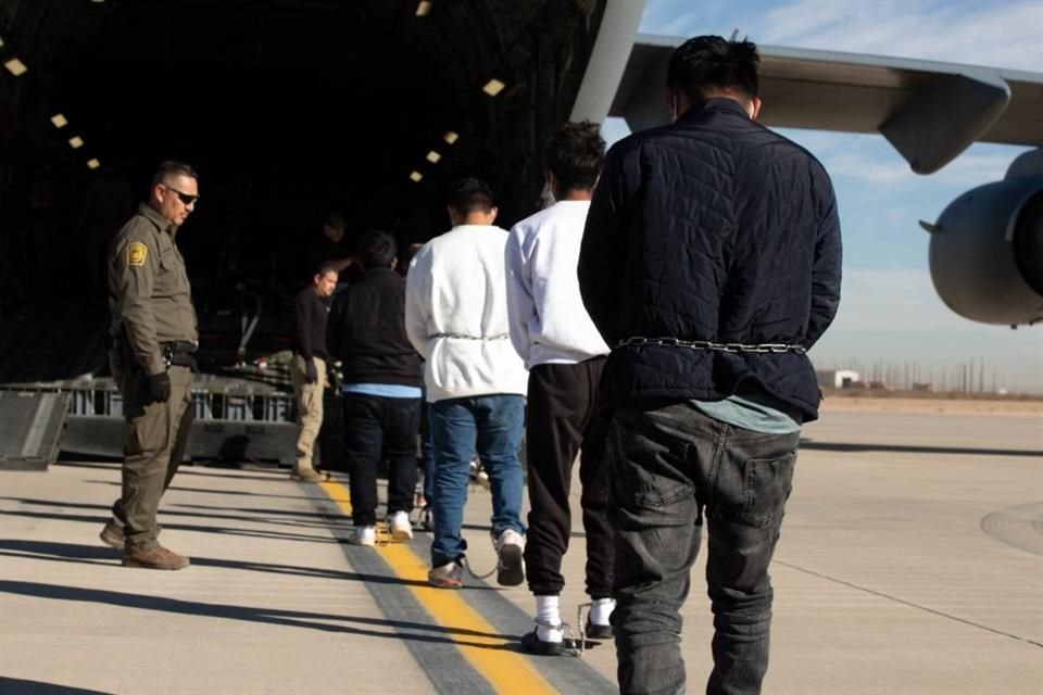 Un vuelo de deportación en Fort Bliss, Texas, el 7 de febrero del 2025.