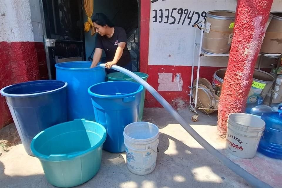 Aunque en Semana Santa no hubo megacorte de agua del AMG, en las últimas semanas decenas de colonias han tenido problemas con el suministro.