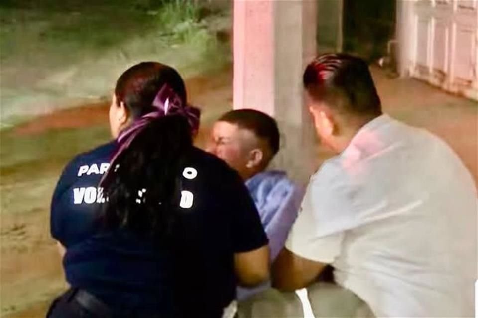 Ciudadanos golpearon y amarraron a un poste a un sujeto que habría intentado asaltar a dos adolescentes en calles de la Colonia La Duraznera, en Tlaquepaque.
