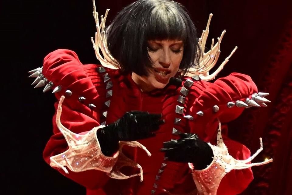 Lady Gaga recibió un Emmy Deportivo por su participación en el pasado Super Bowl; ya está más cerca del estatus EGOT.
