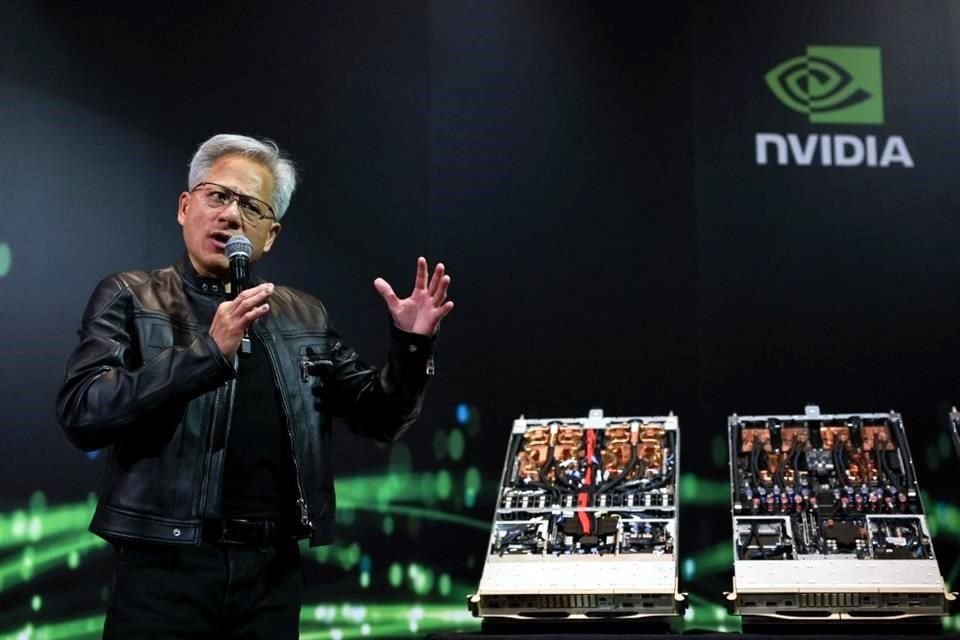 Jensen Huang, CEO de Nvidia, dijo que la suposición de que Estados Unidos es el único lugar que desarrolla y proporciona infraestructura de IA es fundamentalmente errónea.