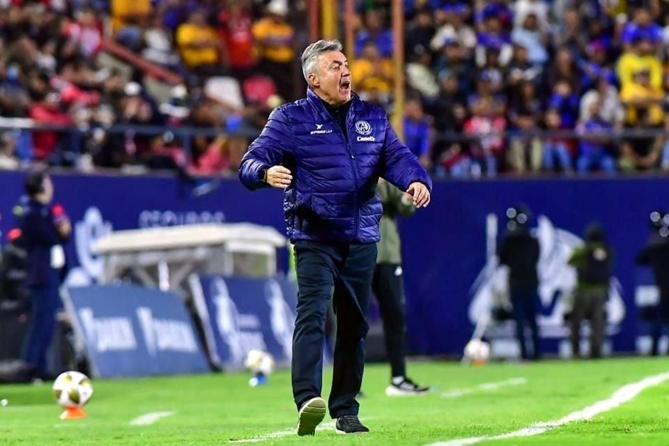 Domenec Torrent será estratega del Monterrey al menos por un año.
