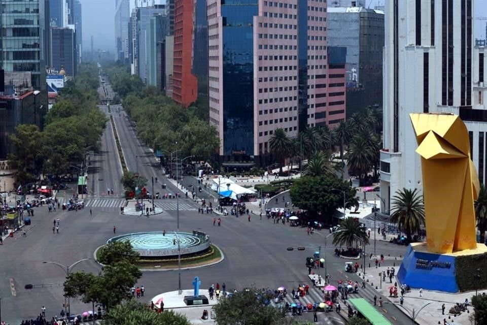 La Sección 22 de Oaxaca se movilizó sobre Paseo de la Reforma, cerrando varios cruceros clave.