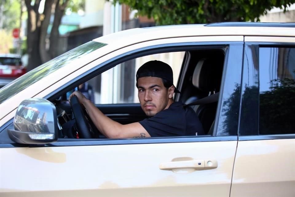 Erick Gutiérrez Galaviz tras acudir a los exámanes médicos.