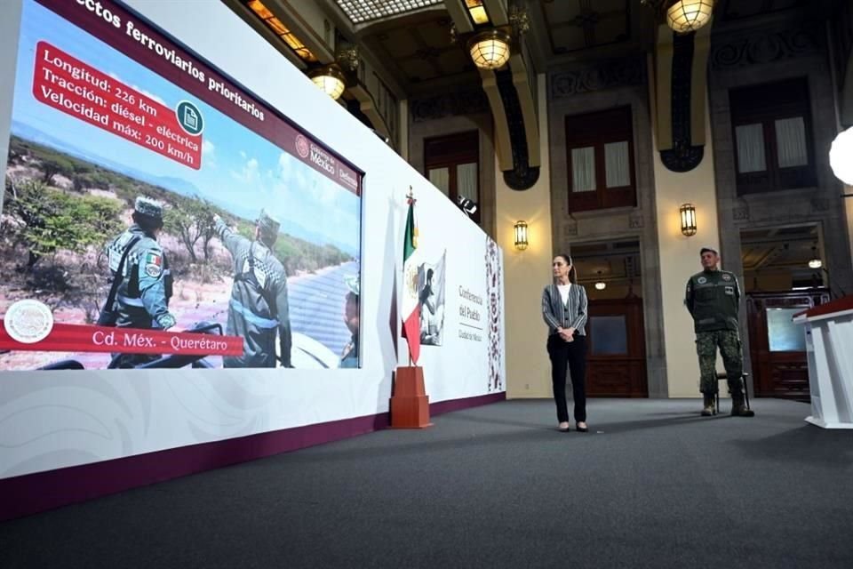 La Presidenta llevó a cabo su conferencia, pese al cerco instalado por maestros de la CNTE.