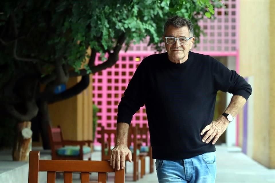 Saccomanno, Schriftsteller, Essayist und Cartoonist, gilt als einer der bedeutendsten Autoren der zeitgenössischen argentinischen Literatur.