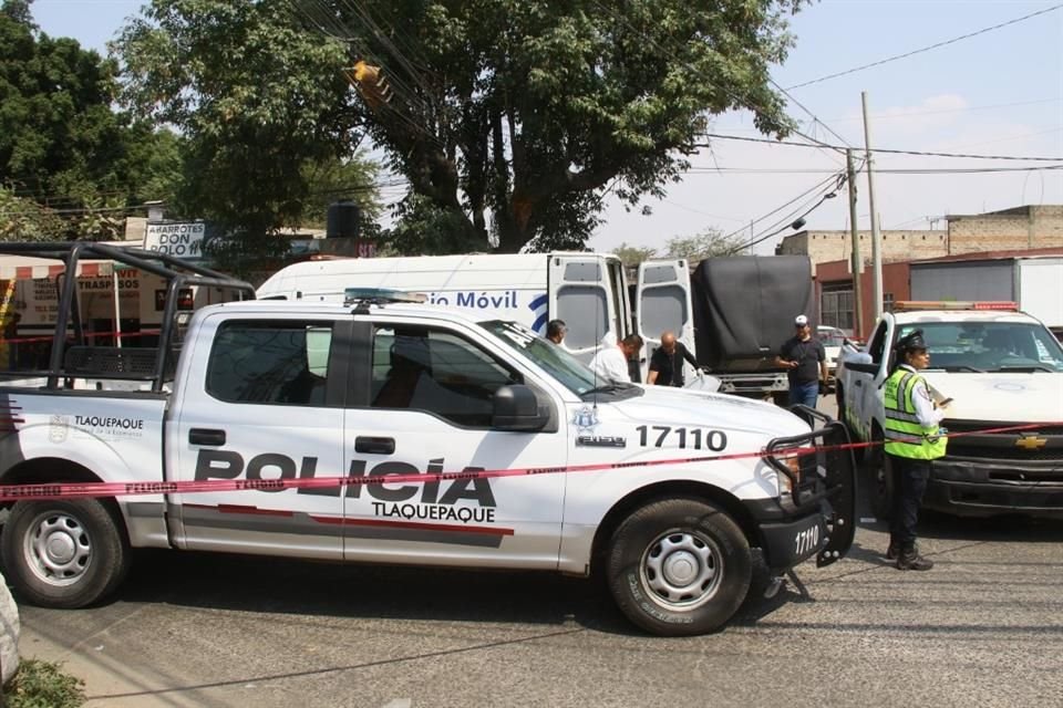 Un hombre que vendía chicles murió atropellado por un tráiler en la Colonia Santa María Tequepexpan.