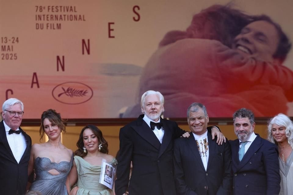 Rafael Correa aplaudió en Cannes el documental sobre Julian Assange y afirmó que ayudará a ajustar cuentas con la historia.
