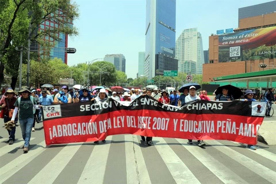 La CNTE cumplió hoy siete días de paro laboral, que implica además una serie de manifestaciones en la CDMX, en las que participan principalmente maestros de Oaxaca, Guerrero, la CDMX y Michoacán.<br>