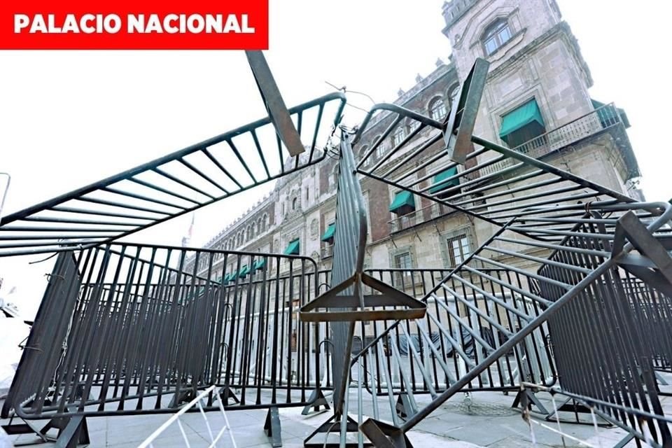 Los maestros de la CNTE impidieron el acceso de funcionarios públicos a Palacio Nacional.