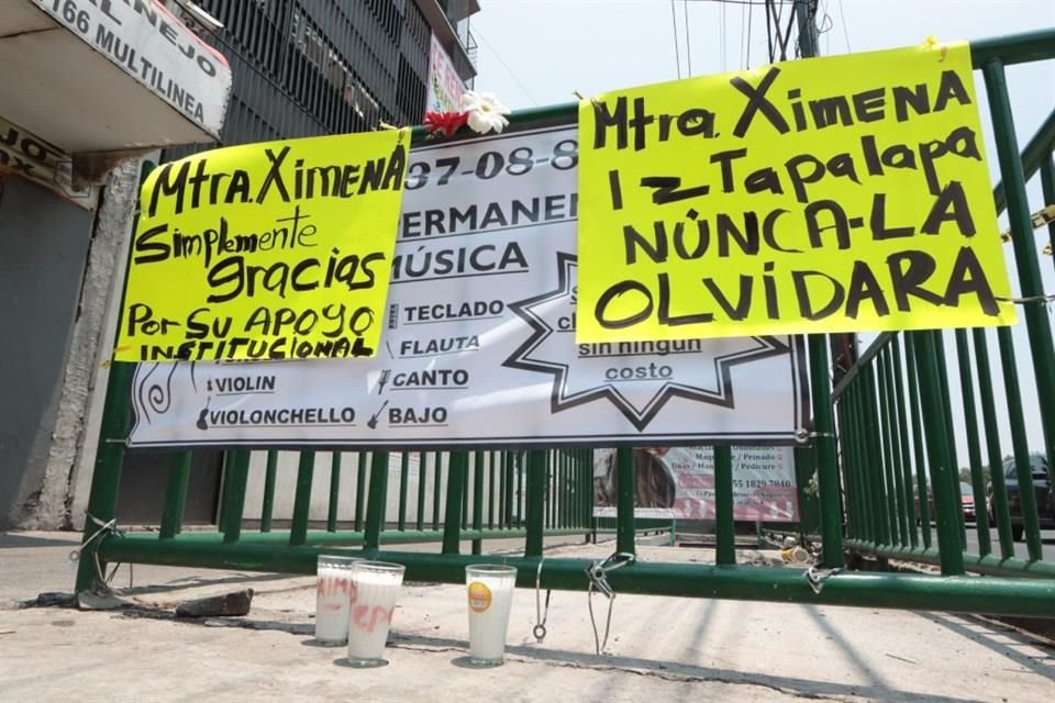 En el bajopuente fueron dejados mensajes de cariño a Ximena Guzmán.