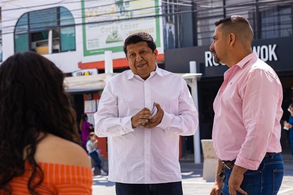 Jorge Sánchez Morales (centro), director general de Transparencia en el TEPJF, ve la generación de confianza como un reto del Tribunal Electoral federal.