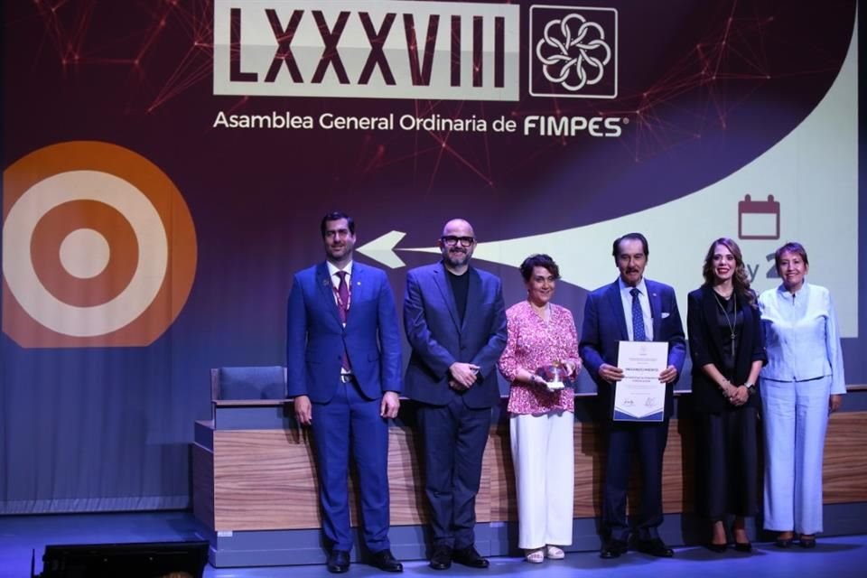 Al arranque de FIMPES asistieron Juan Pablo Murra, Ricardo Villanueva, Fernanda Llargo, Antonio Leaño, Fanny Valdivia y Martha Aguilar.