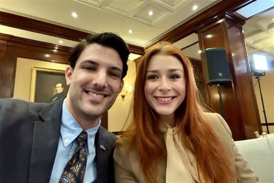 Yaron Lischinsky y Sarah Milgrim se conocieron cuando ella comenzó a trabajar en la Embajada de Israel en Washington en noviembre de 2023.