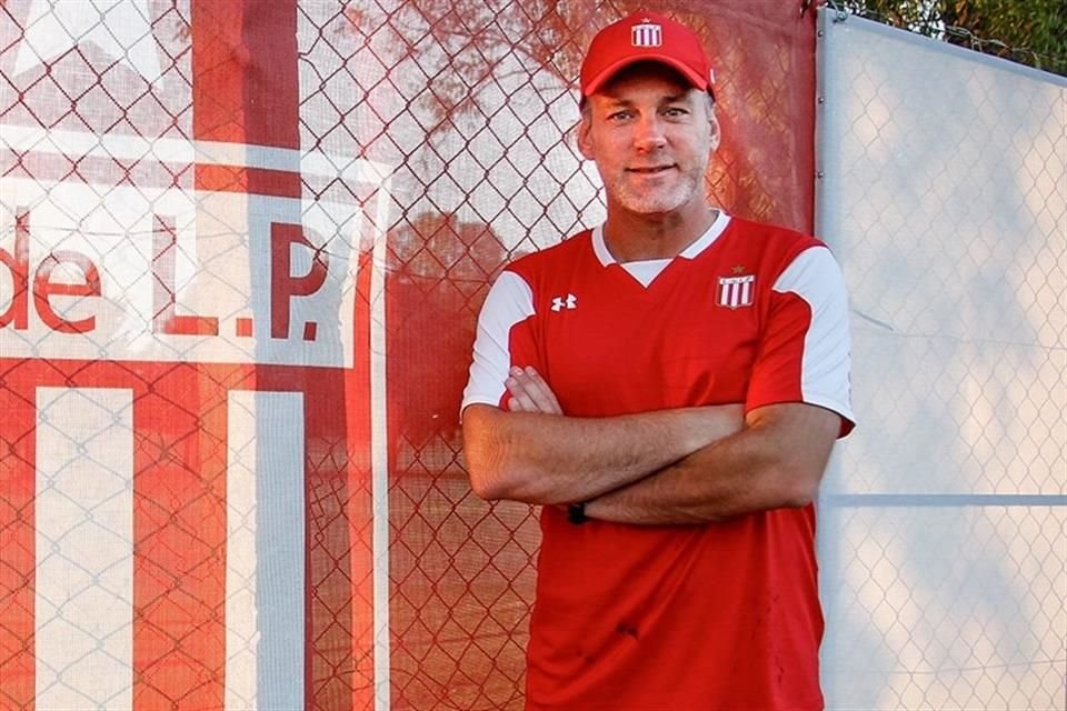 La negociación entre Chivas y Gabriel Milito está muy avanzada y solo faltaría la firma del entrenador.