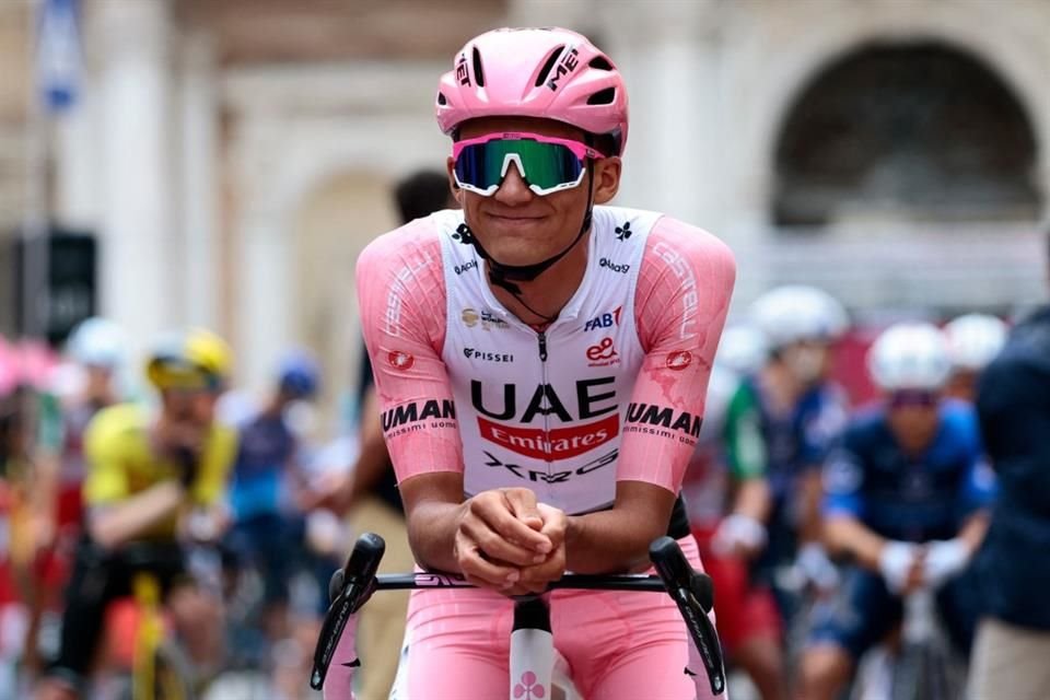 Una etapa más para Del Toro con la maglia rosa.