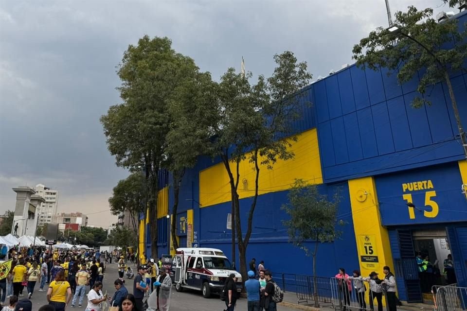 Con las localidades agotadas, la reventa para el América-Toluca está por los cielos y hasta los boletos de cortesía son ofrecidos en altas cantidades.