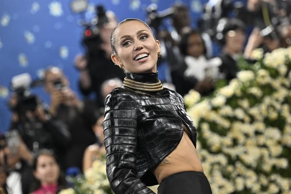 Miley Cyrus reveló que en diciembre pasado sufrió una 'traumática' experiencia de salud relacionada con un quiste ovárico.
