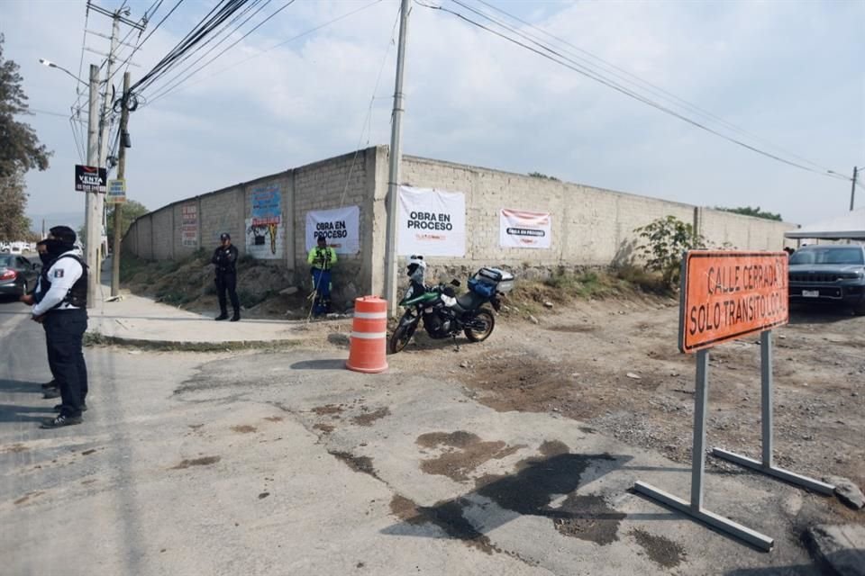 Banderazo de inicio para terminar con concreto hidráulico el último tramo de la Calle Enrique Limón Díaz, en Bosques de Santa Anita, Tlajomulco.