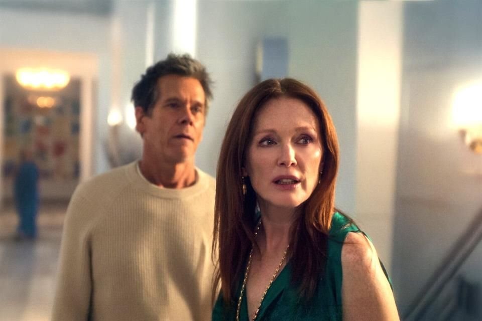 En su nuevo proyecto, Moore regresa a la televisión con el dramedy de Netflix Sirenas (Sirens) creado por Molly Smith Metzler