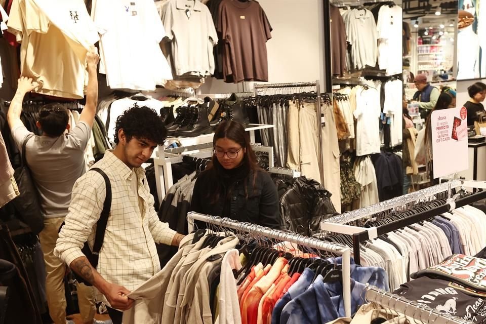 Especialista recomienda 'no se dejen llevar por la emoción del momento y piensen en sus necesidades reales antes de realizar una compra'.