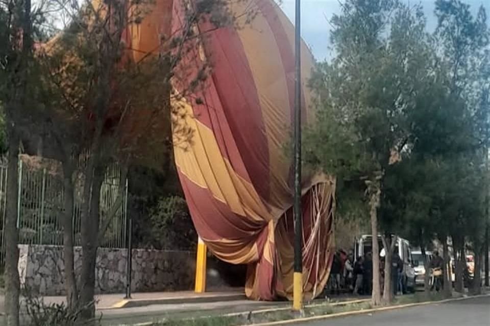 Un globo aestrostático se desplomó en el Estado de México.