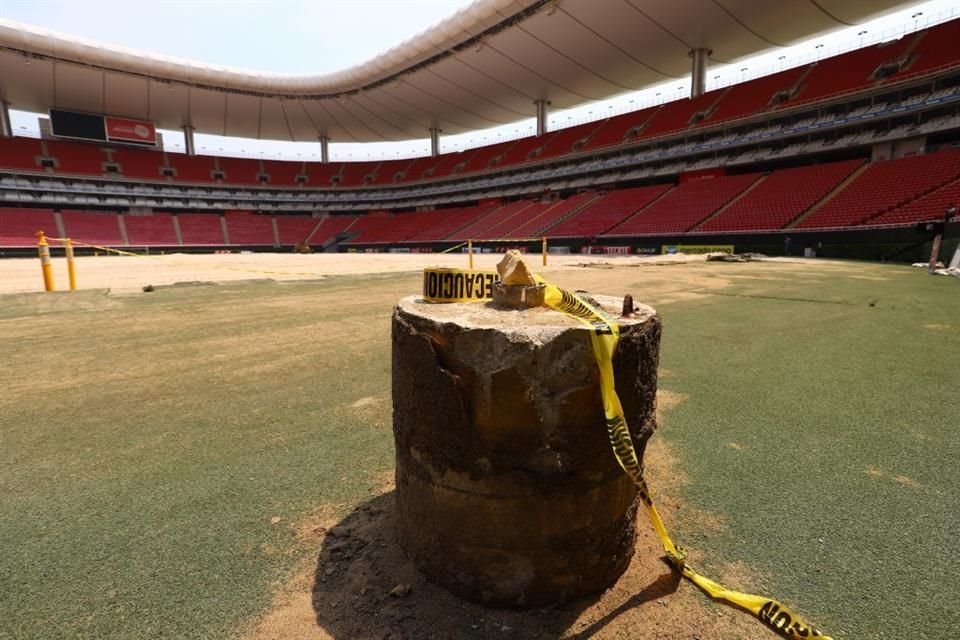 El Estadio Guadalajara comenzó los trabajos de renovación rumbo al Mundial 2026, con el cambio de césped solicitado por la FIFA.