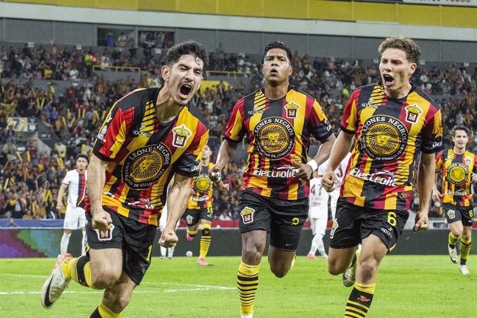 Leones Negros.